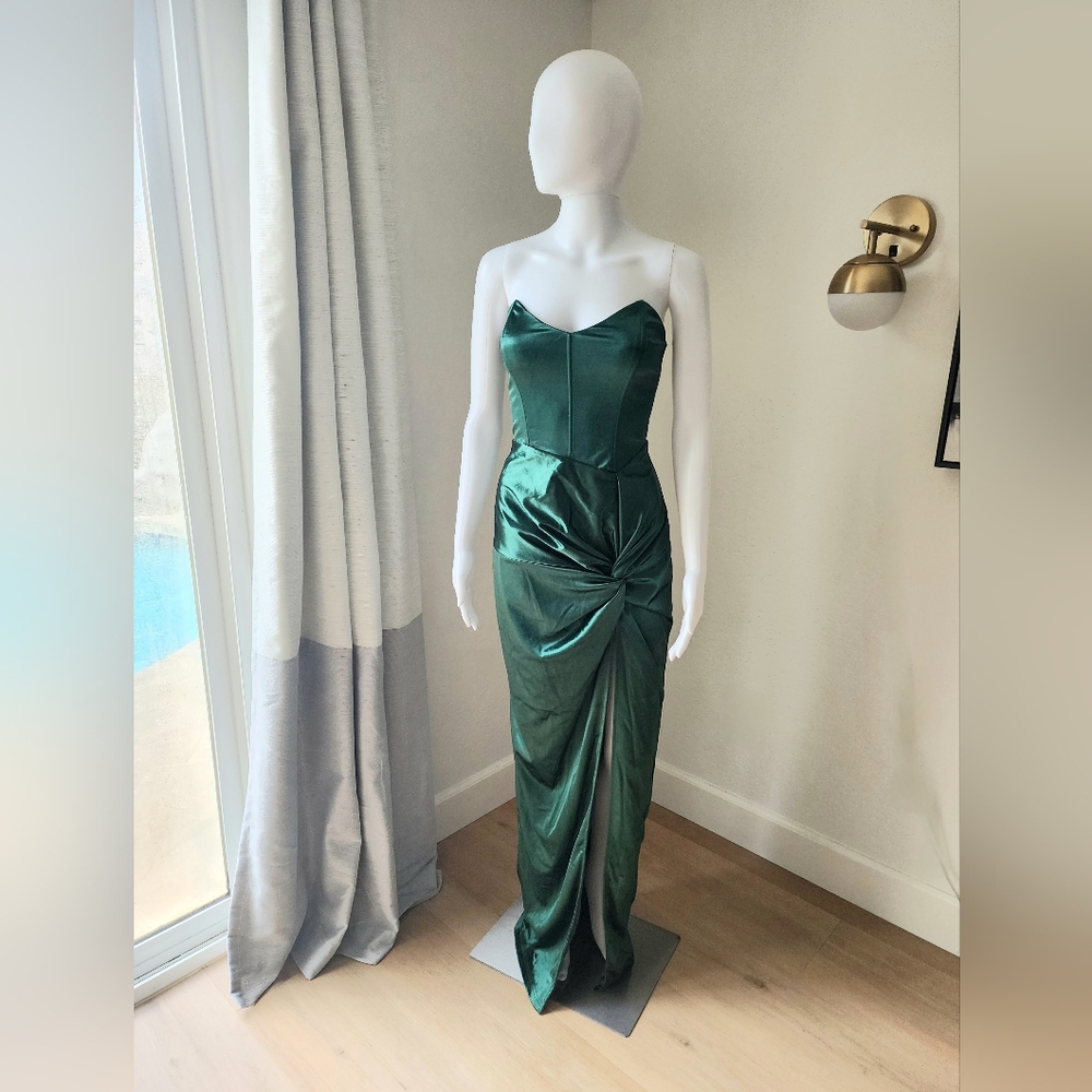 NTW Windsor Emerald Gown! Size L, never worn!